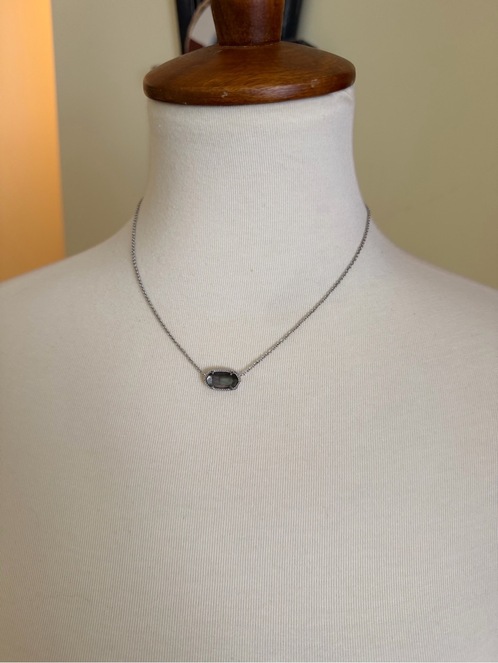 Kendra Scott Delicate Silver Oval Pendant Necklace - Gray Stone